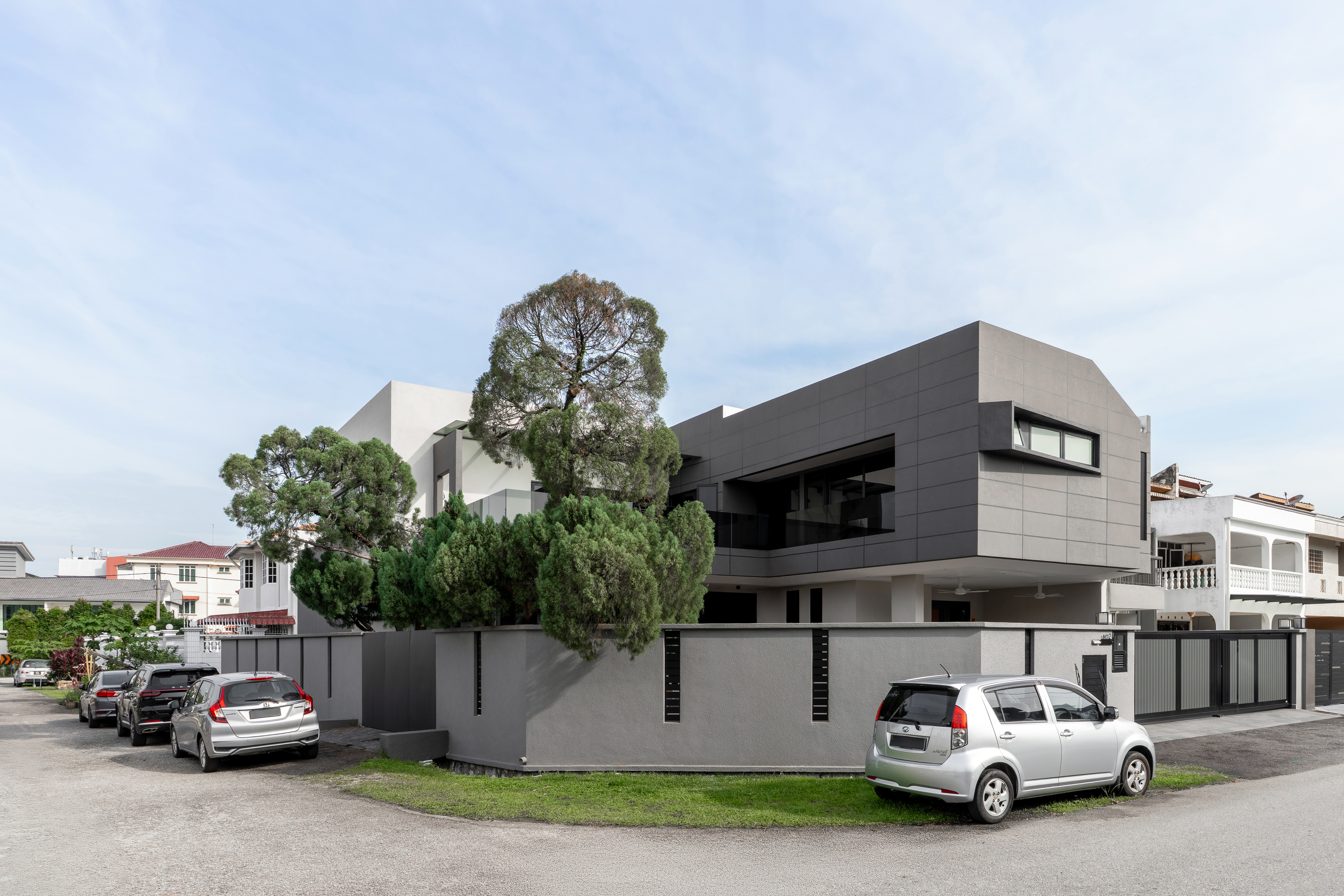 Refine Design Atelier - THE CANTILEVER HOUSE 