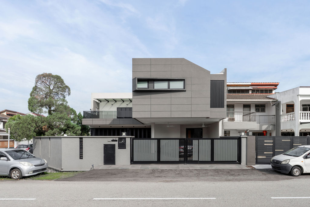 THE CANTILEVER HOUSE